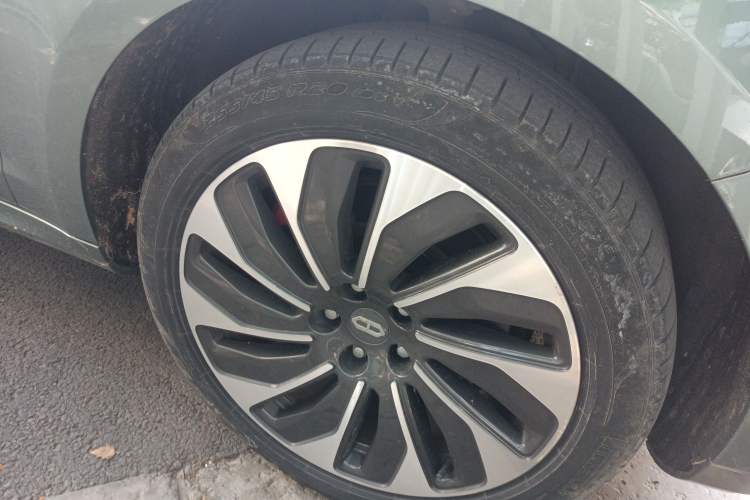 Used Hima AITO M5 2022 Extended-Range Four-Wheel Drive Ultimate Edition Right Front Wheel Hub