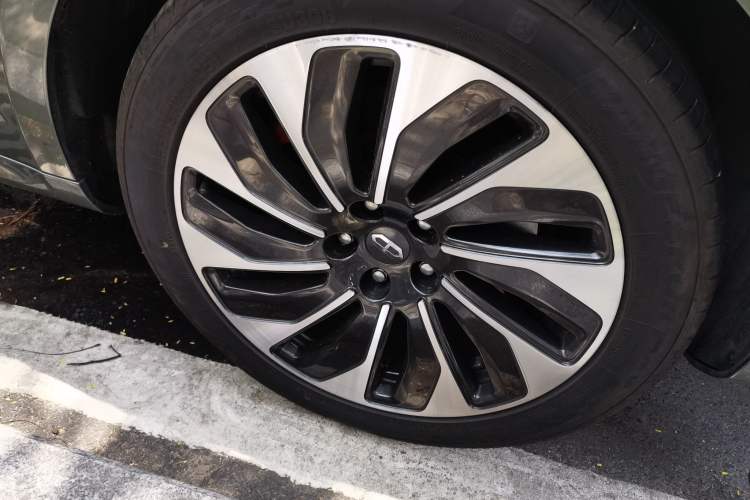 Used Hima AITO M5 2022 Extended-Range Four-Wheel Drive Flagship Edition Right Front Wheel Hub