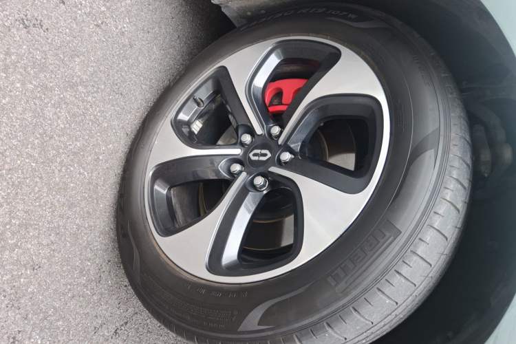 Used Hima AITO M5 2022 Range-Extended Rear-Drive Standard Version Right Front Wheel Hub