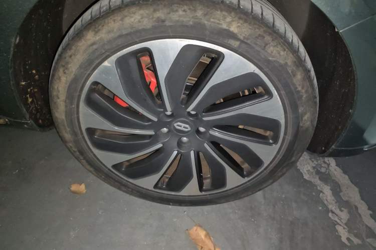 Used Hima AITO M5 2022 Extended-Range Four-Wheel Drive Performance Version Right Front Wheel Hub