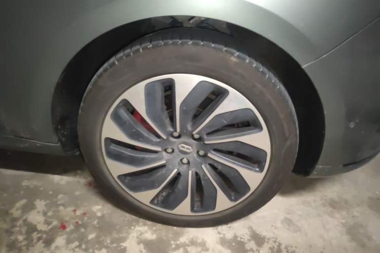 Used Hima AITO M5 2022 Extended-Range Four-Wheel Drive Performance Version Right Front Wheel Hub