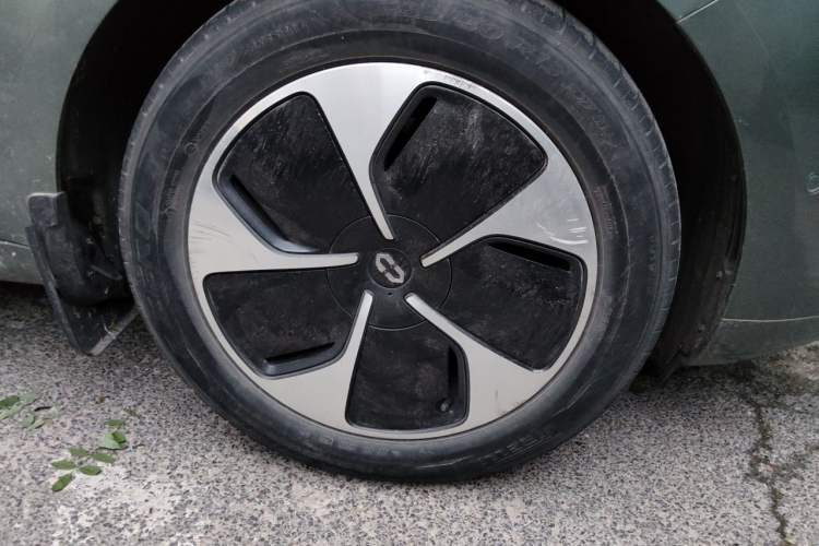 Used Hima AITO M5 2022 Pure Electric Rear-Drive Standard Edition Right Front Wheel Hub