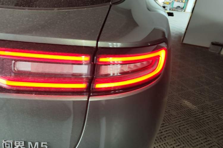 Used Hima AITO M5 2022 Extended-Range Four-Wheel Drive Performance Version Right Rear Taillight
