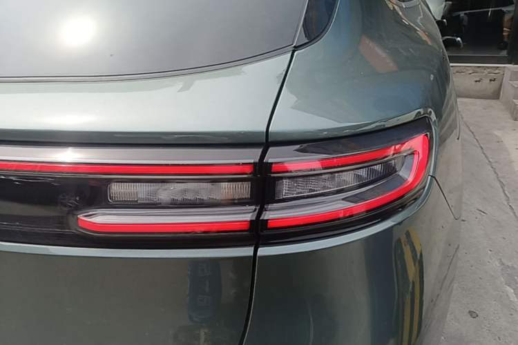 Used Hima AITO M5 2022 Pure Electric All-Wheel-Drive Performance Edition Right Rear Taillight