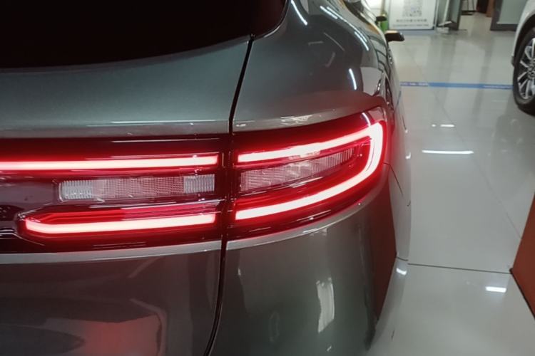 Used Hima AITO M5 2022 Extended-Range Four-Wheel Drive Performance Version Right Rear Taillight