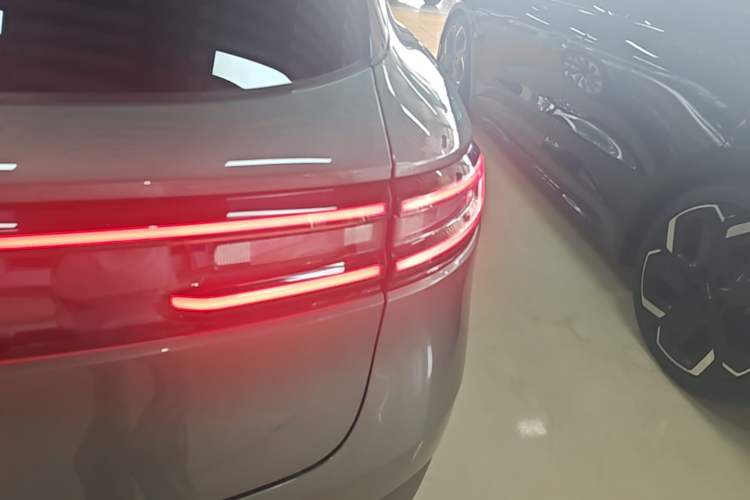 Used Hima AITO M5 2022 Extended-Range Four-Wheel Drive Performance Version Right Rear Taillight