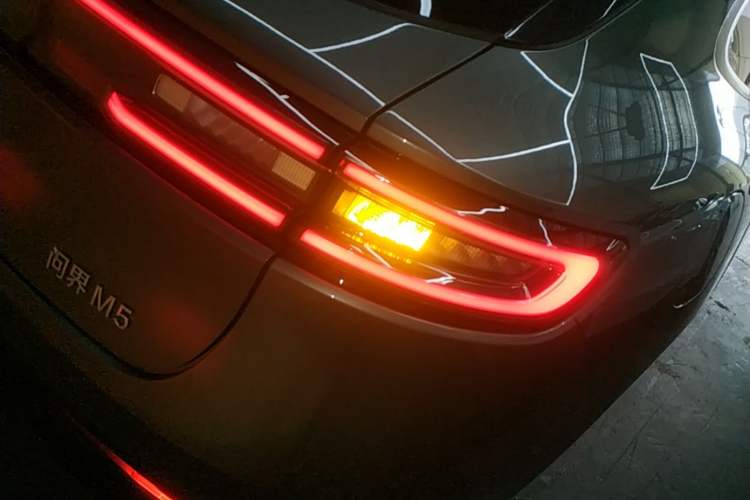 Used Hima AITO M5 2022 Extended-Range Four-Wheel Drive Ultimate Edition Right Rear Taillight