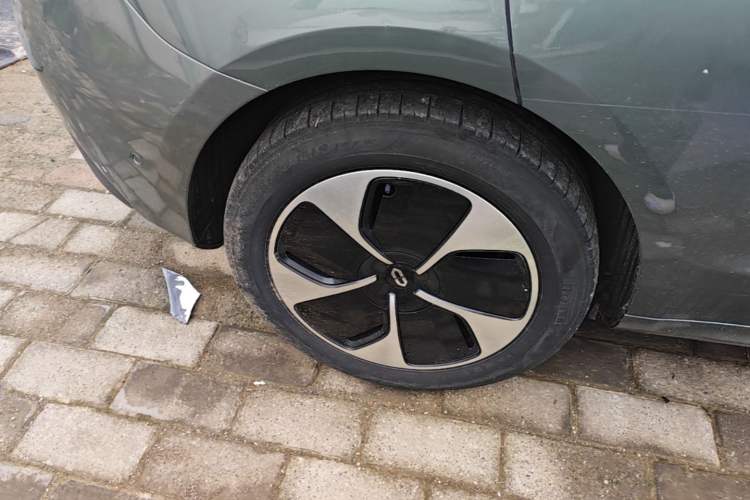 Used Hima AITO M5 2022 Pure Electric Rear-Drive Standard Edition Right Rear Wheel Hub