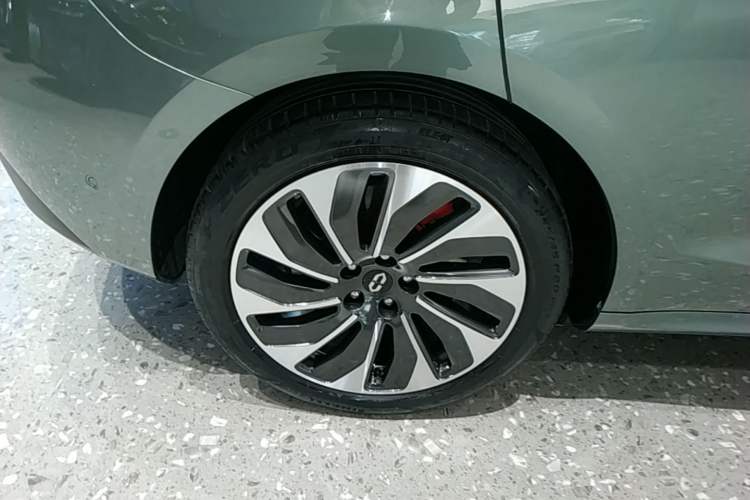 Used Hima AITO M5 2022 Range-Extended Rear-Drive Standard Version Right Rear Wheel Hub