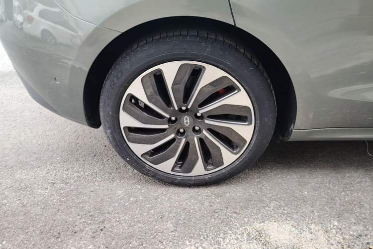 Used Hima AITO M5 2022 Range-Extended Rear-Drive Standard Version Right Rear Wheel Hub