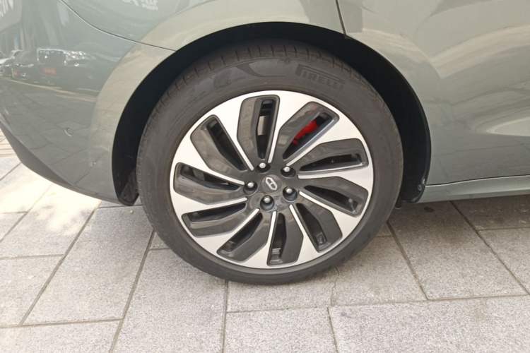 Used Hima AITO M5 2022 Extended-Range Four-Wheel Drive Ultimate Edition Right Rear Wheel Hub