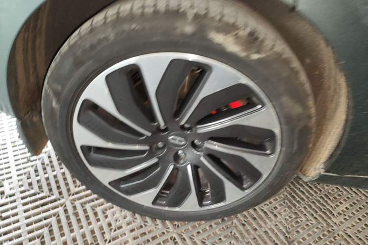 Used Hima AITO M5 2022 Extended-Range Four-Wheel Drive Performance Version Right Rear Wheel Hub