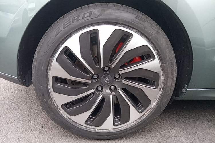 Used Hima AITO M5 2022 Extended-Range Four-Wheel Drive Flagship Edition Right Rear Wheel Hub