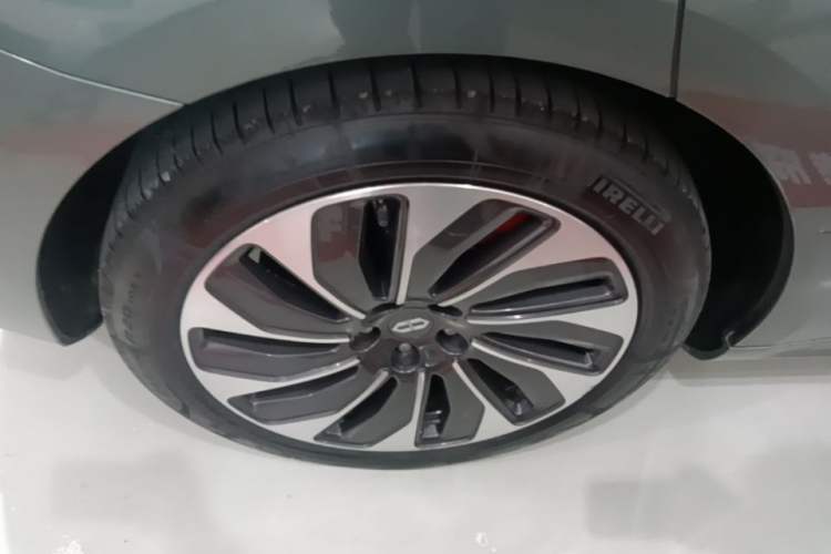 Used Hima AITO M5 2022 Extended-Range Four-Wheel Drive Ultimate Edition Right Rear Wheel Hub