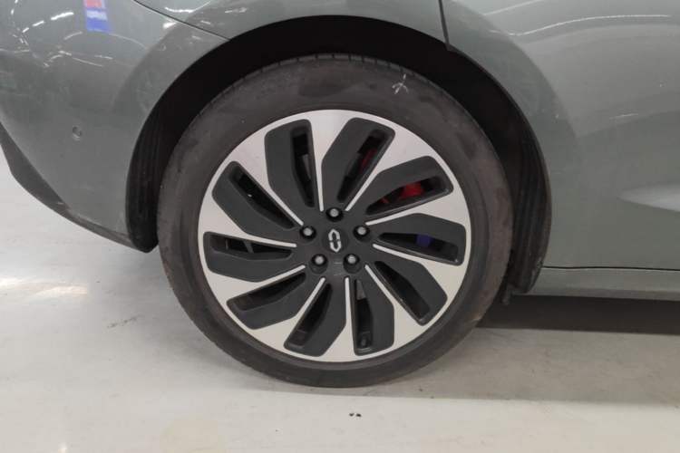 Used Hima AITO M5 2022 Range-Extended Rear-Drive Standard Version Right Rear Wheel Hub