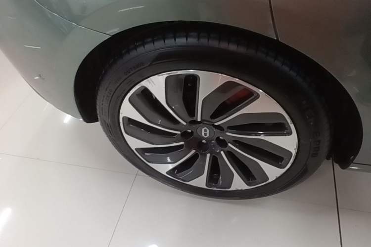 Used Hima AITO M5 2022 Extended-Range Four-Wheel Drive Performance Version Right Rear Wheel Hub