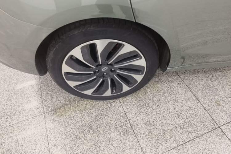 Used Hima AITO M5 2022 Extended-Range Four-Wheel Drive Performance Version Right Rear Wheel Hub