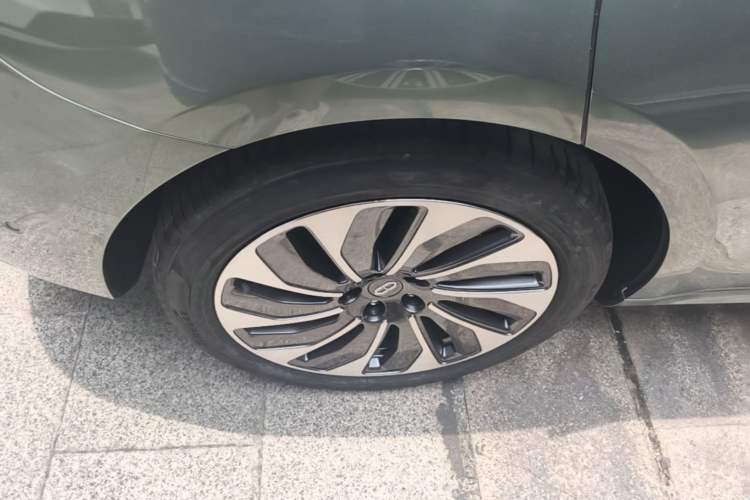 Used Hima AITO M5 2022 Extended-Range Four-Wheel Drive Performance Version Right Rear Wheel Hub