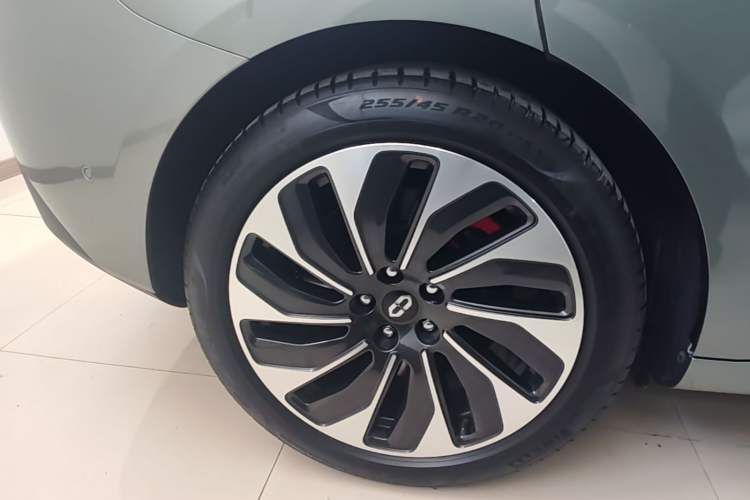 Used Hima AITO M5 2022 Range-Extended Rear-Drive Standard Version Right Rear Wheel Hub