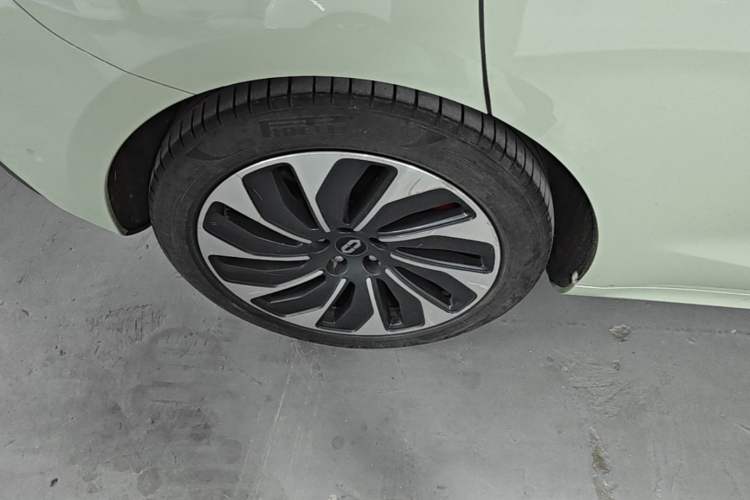 Used Hima AITO M5 2022 Extended-Range Four-Wheel Drive Ultimate Edition Right Rear Wheel Hub