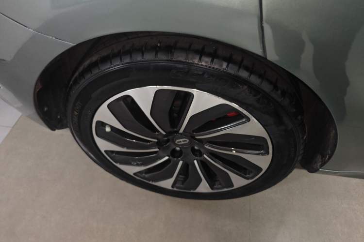 Used Hima AITO M5 2022 Range-Extended Rear-Drive Standard Version Right Rear Wheel Hub
