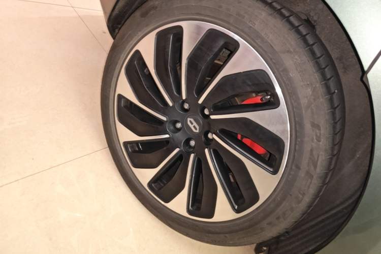 Used Hima AITO M5 2022 Extended-Range Four-Wheel Drive Ultimate Edition Right Rear Wheel Hub