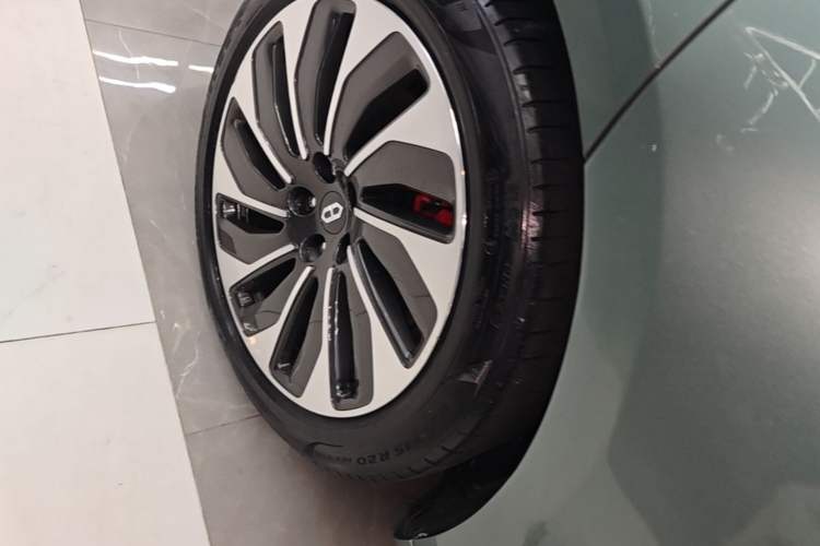 Used Hima AITO M5 2022 Range-Extended Rear-Drive Standard Version Right Rear Wheel Hub