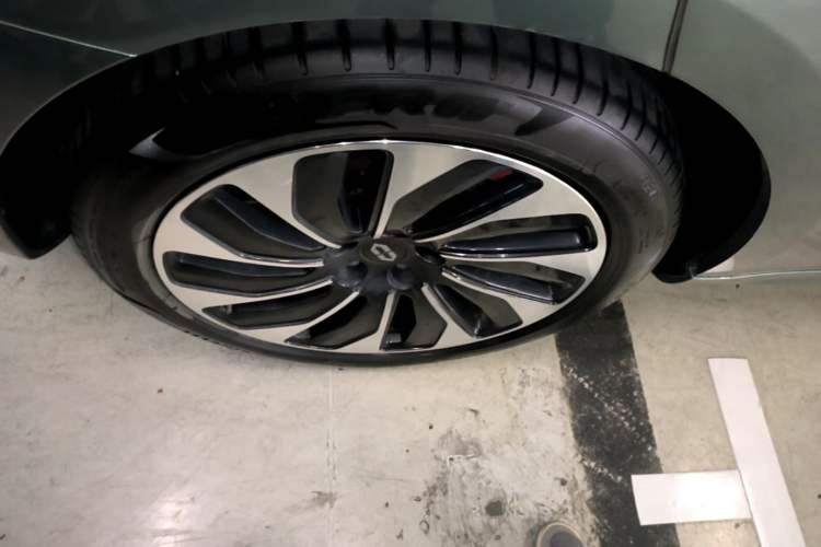 Used Hima AITO M5 2022 Range-Extended Rear-Drive Standard Version Right Rear Wheel Hub