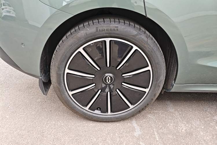 Used Hima AITO M5 2022 Extended-Range Four-Wheel Drive Flagship Edition Right Rear Wheel Hub