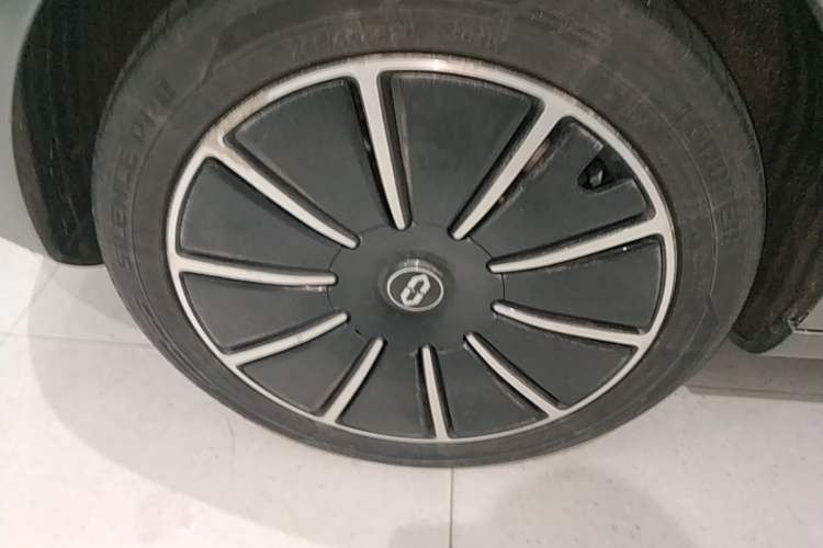 Used Hima AITO M5 2022 Pure Electric All-Wheel-Drive Performance Edition Right Rear Wheel Hub