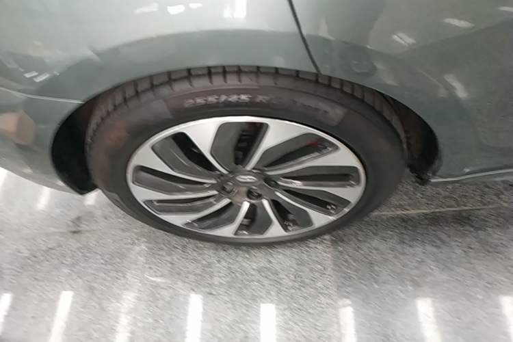 Used Hima AITO M5 2022 Extended-Range Four-Wheel Drive Performance Version Right Rear Wheel Hub