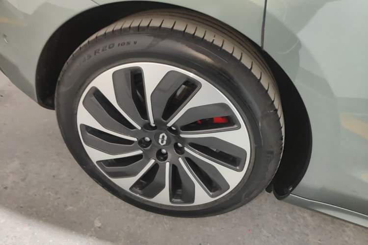 Used Hima AITO M5 2022 Extended-Range Four-Wheel Drive Flagship Edition Right Rear Wheel Hub