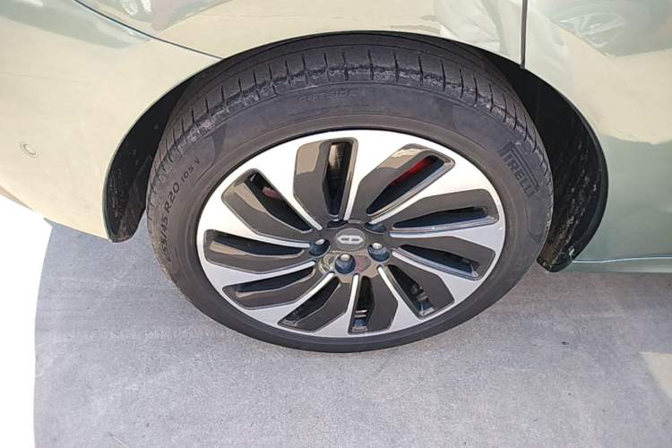 Used Hima AITO M5 2022 Extended-Range Four-Wheel Drive Performance Version Right Rear Wheel Hub