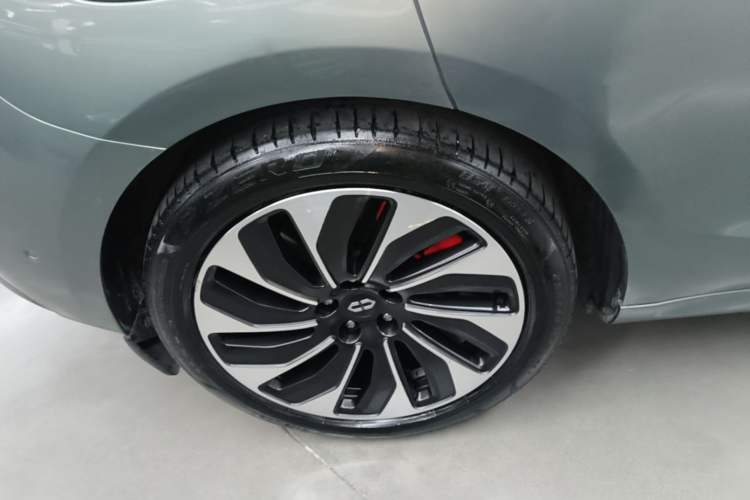 Used Hima AITO M5 2022 Extended-Range Four-Wheel Drive Ultimate Edition Right Rear Wheel Hub