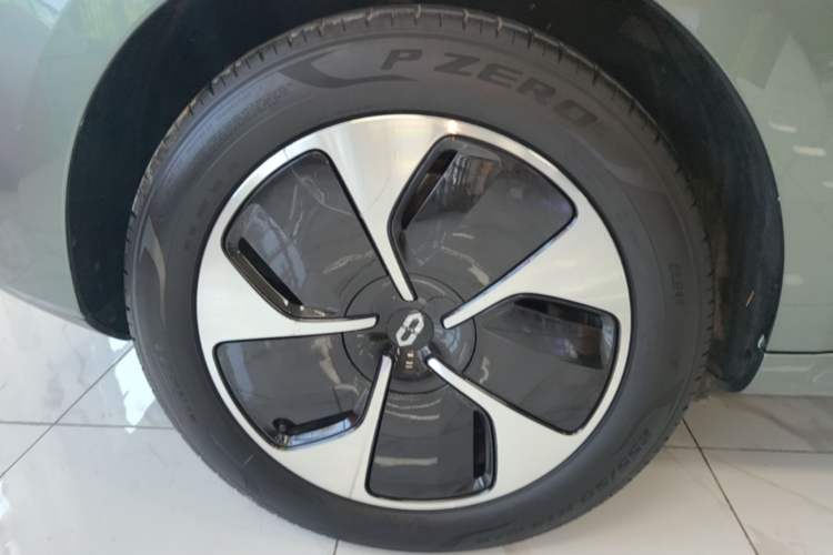 Used Hima AITO M5 2022 Pure Electric Rear-Drive Standard Edition Right Rear Wheel Hub