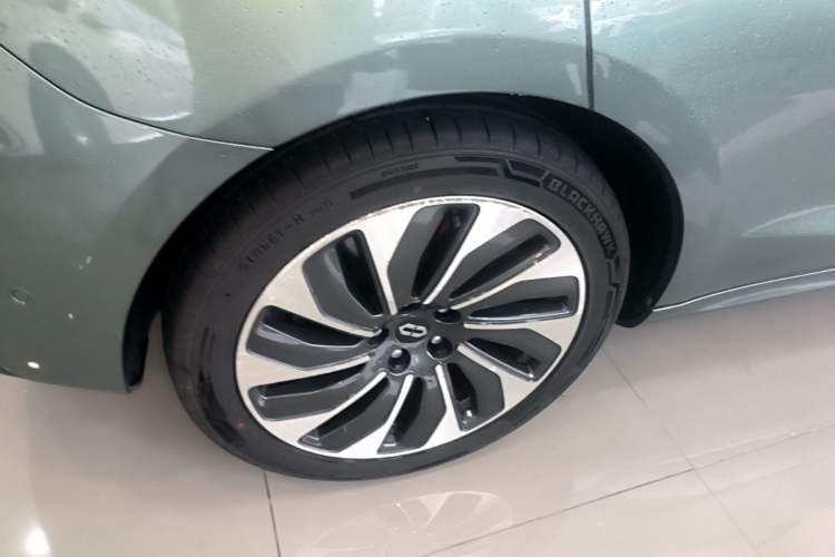 Used Hima AITO M5 2022 Range-Extended Rear-Drive Standard Version Right Rear Wheel Hub