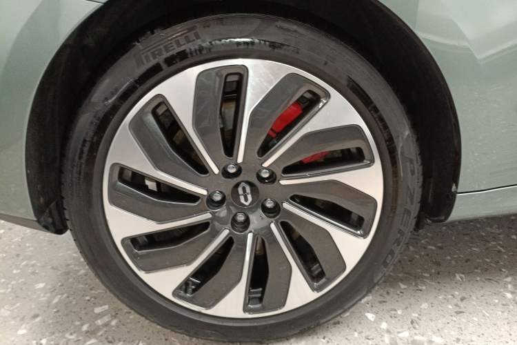 Used Hima AITO M5 2022 Range-Extended Rear-Drive Standard Version Right Rear Wheel Hub