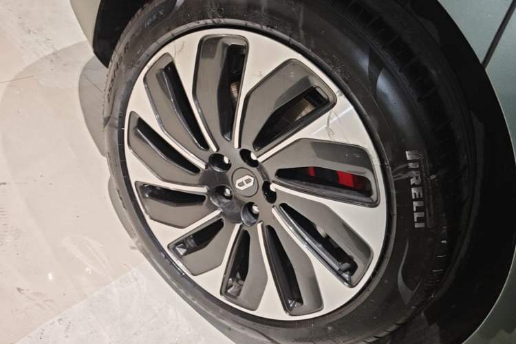 Used Hima AITO M5 2022 Extended-Range Four-Wheel Drive Ultimate Edition Right Rear Wheel Hub