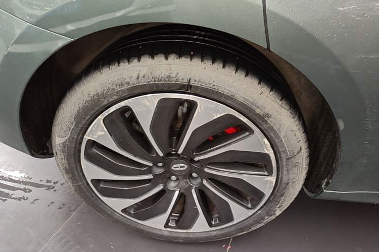 Used Hima AITO M5 2022 Extended-Range Four-Wheel Drive Performance Version Right Rear Wheel Hub