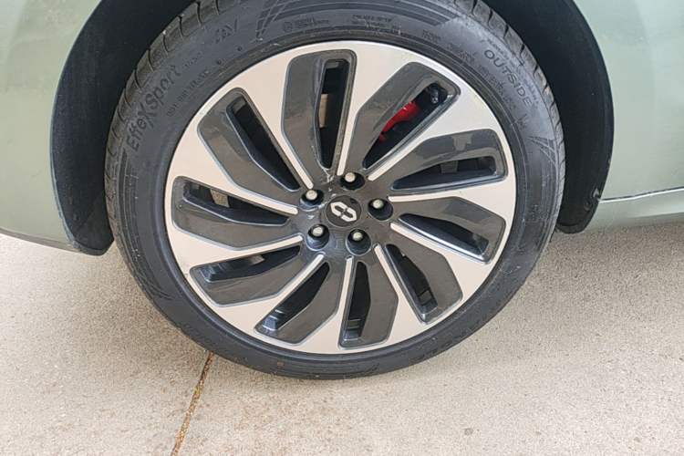 Used Hima AITO M5 2022 Extended-Range Four-Wheel Drive Performance Version Right Rear Wheel Hub
