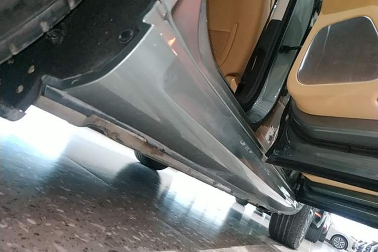 Used Hima AITO M5 2022 Range-Extended Rear-Drive Standard Version Right Side Sill