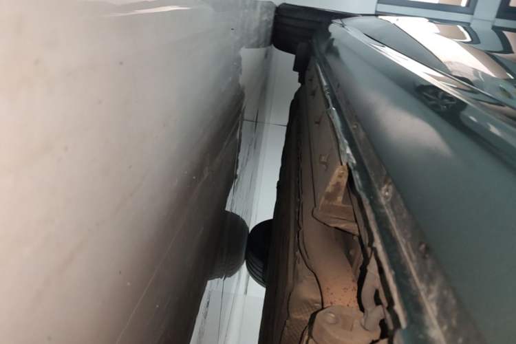 Used Hima AITO M5 2022 Extended-Range Four-Wheel Drive Ultimate Edition Right Side Sill