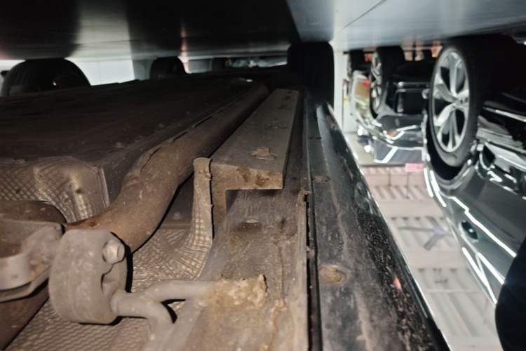 Used Hima AITO M5 2022 Extended-Range Four-Wheel Drive Flagship Edition Right Side Sill