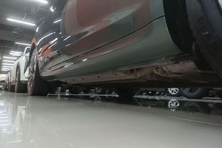 Used Hima AITO M5 2022 Extended-Range Four-Wheel Drive Performance Version Right Side Sill