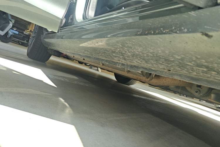 Used Hima AITO M5 2022 Extended-Range Four-Wheel Drive Performance Version Right Side Sill