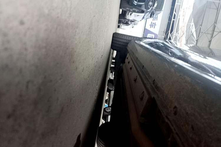 Used Hima AITO M5 2022 Range-Extended Rear-Drive Standard Version Right Side Sill