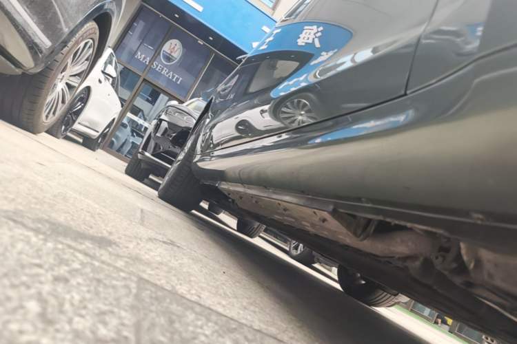 Used Hima AITO M5 2022 Extended-Range Four-Wheel Drive Performance Version Right Side Sill