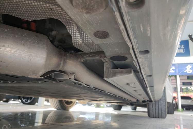 Used Hima AITO M5 2022 Extended-Range Four-Wheel Drive Performance Version Right Side Sill