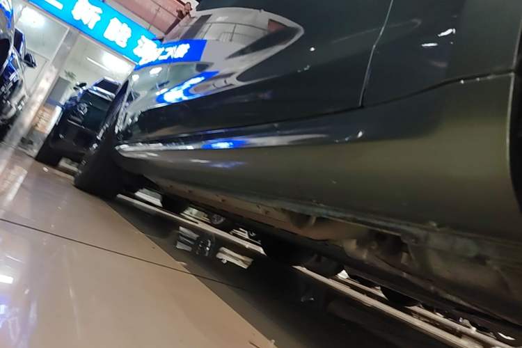 Used Hima AITO M5 2022 Range-Extended Rear-Drive Standard Version Right Side Sill