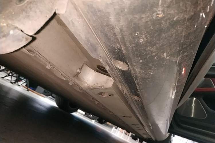 Used Hima AITO M5 2022 Pure Electric All-Wheel-Drive Performance Edition Right Side Sill